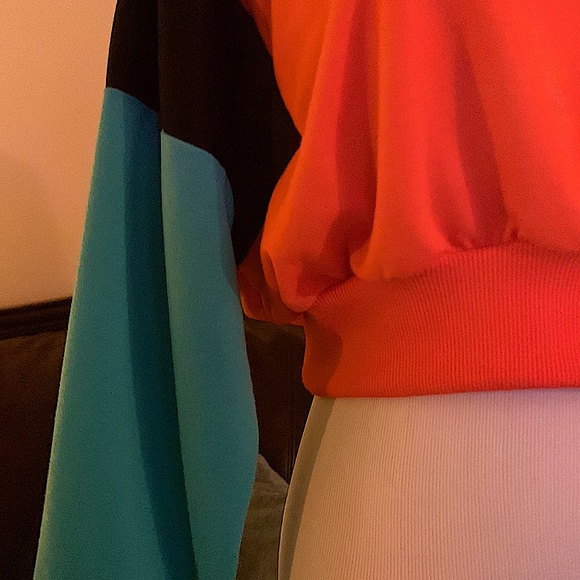 ✨ RETRO ✨ COLOR BLOCK “80’s style CROP SWEATSHIRT - Picture 3 of 5